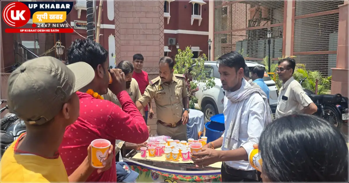 वाराणसी के दालमंडी चौकी इंचार्ज प्रकाश सिंह ने भीषण गर्मी में लोगों को राहत देने के लिए 'रूह अफ़ज़ा सेवा' शुरू की, जो इंसानियत की मिसाल बनी और पुलिस-जनता के बीच विश्वास का सेतु बनी।